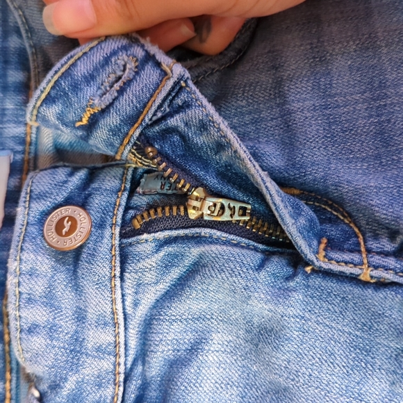 Light wash skinnies - Picture 6 of 7